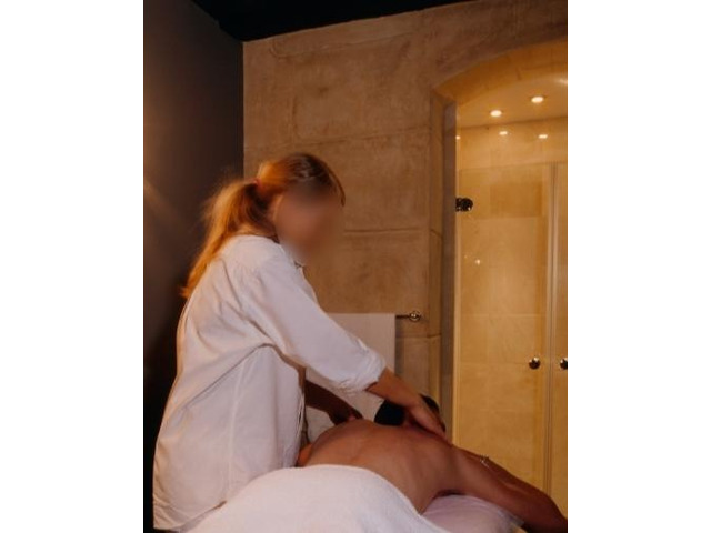 Massage émotions garanties Discrétion assurée. 25 388 348 - 1