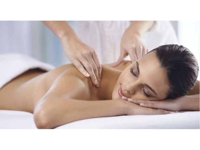massage relaxant et sensuel ou d'un nouveau concept - 1